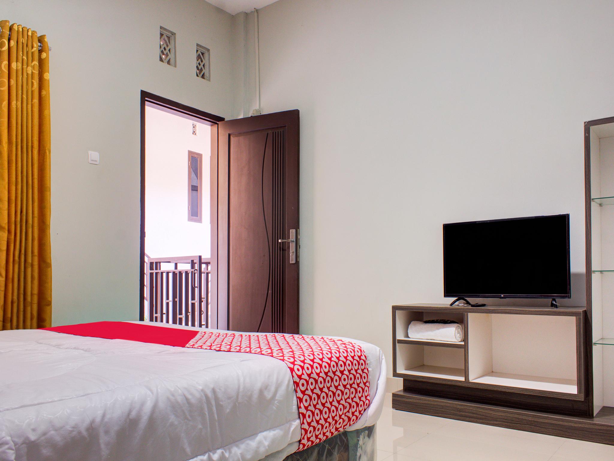 HOTEL OYO 3394 APM RESIDENCE SYARIAH SUKABUMI 2 Indonesia